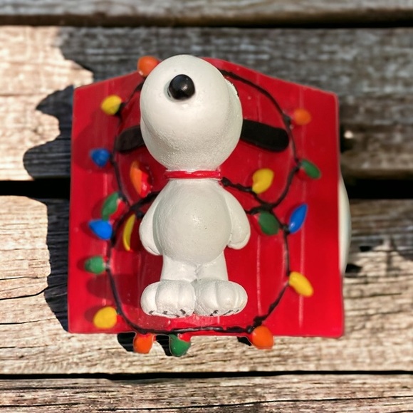 LAST ONE Musical Snoopy Christmas Dog House - Picture 4 of 13